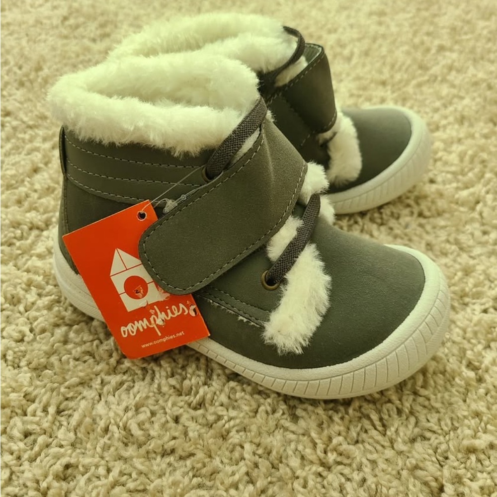Oomphies Kids Charcoal Boots with White Trim
